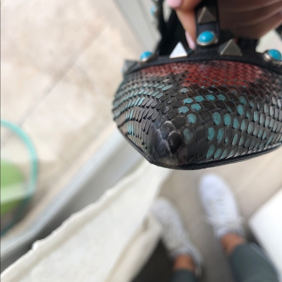 RARE Valentino Garavani Rockstud Python T-Strap Heels – Size 38.5 (US 8.5) - Picture 8 of 12